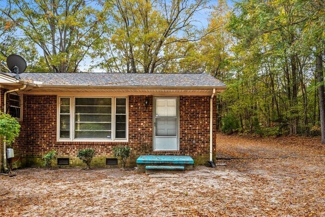 Building Photo - McLeansville - Minutes from Elon & Greensboro! Brick Duplex on a few Acres, Den, SS Appliances, F...