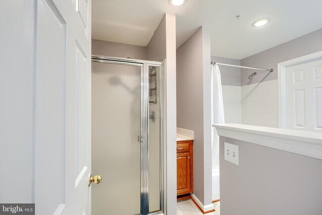 Building Photo - 215 Gracecroft Ct