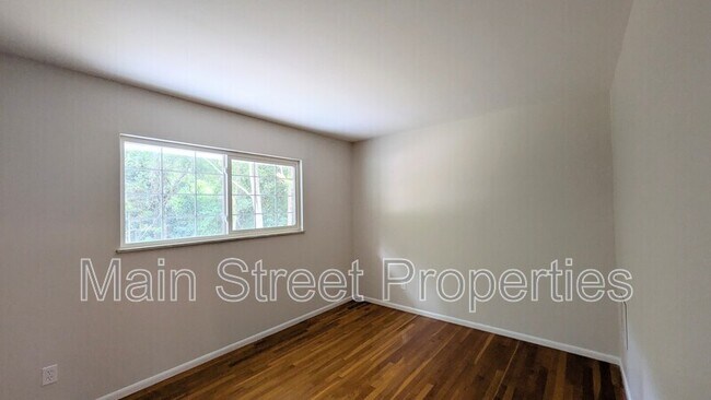 Building Photo - 2117 Pullman Cir