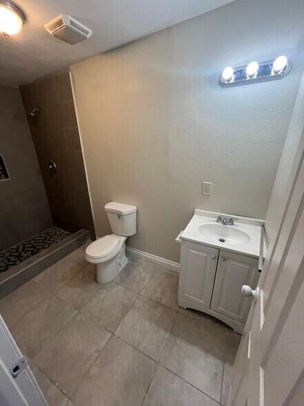 Building Photo - 632 Triest Ct