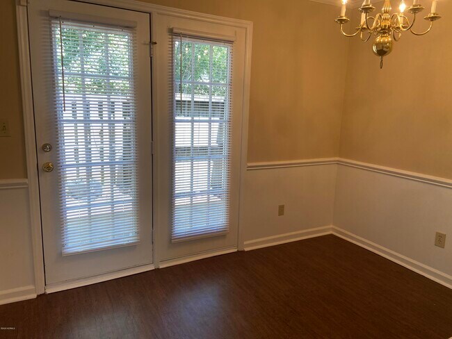 Building Photo - 1113 Grovemont Dr