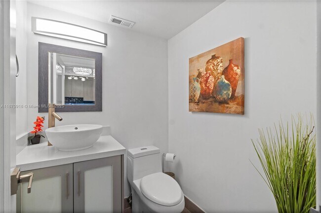 Building Photo - 3725 S Ocean Dr