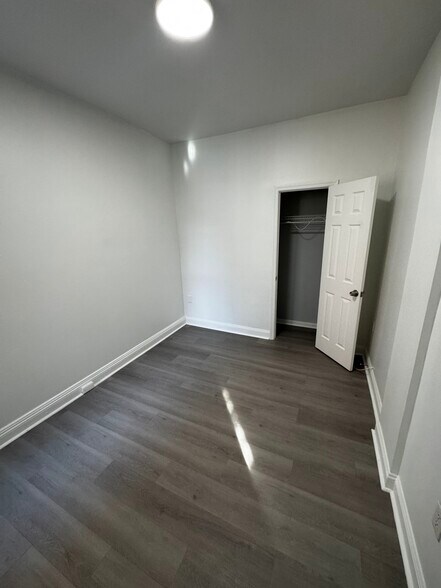 Master suite with large closet - 2448 Lakeview Ave