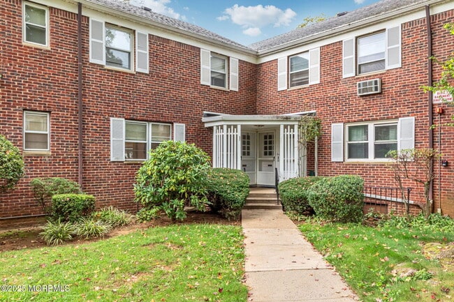 Primary Photo - 32 Manor Dr