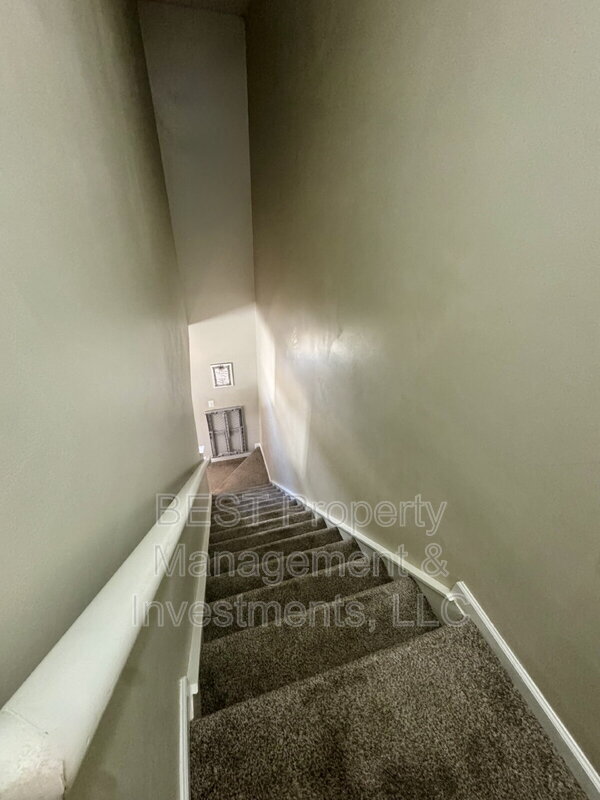 Building Photo - 8130 Kings Creek Dr