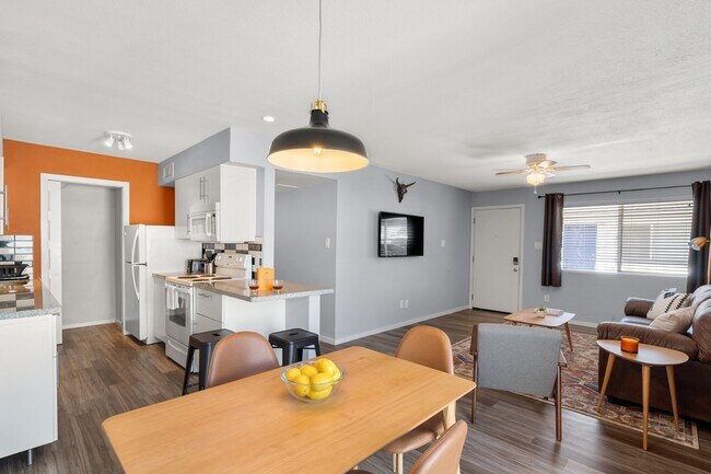 Building Photo - 1 Bedroom apartment in north Tempe!