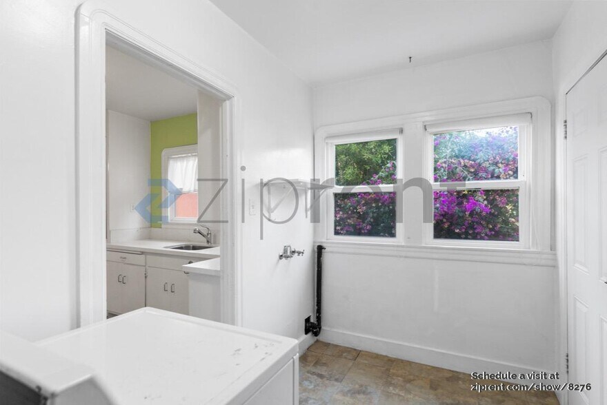 Building Photo - Unit