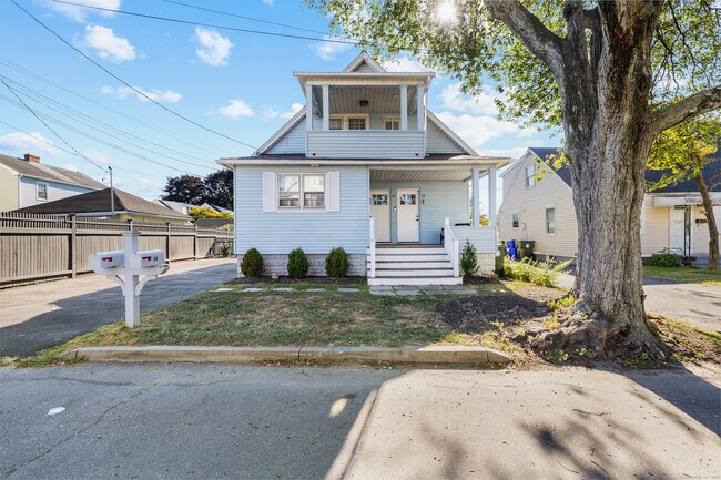 Primary Photo - 27 Churchill St