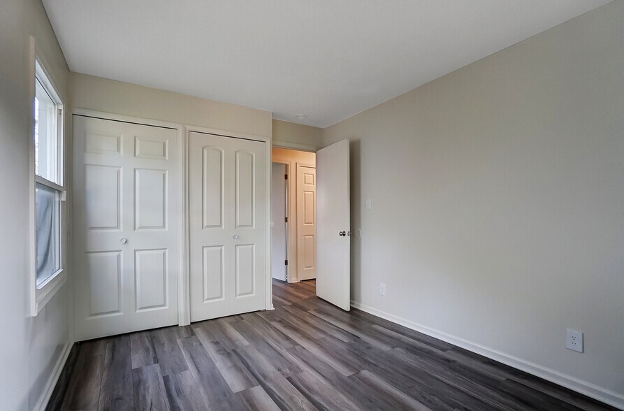 Building Photo - 1107 Larch Ln