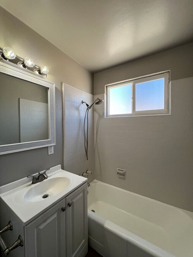 Building Photo - Beautifully Remodeled Home