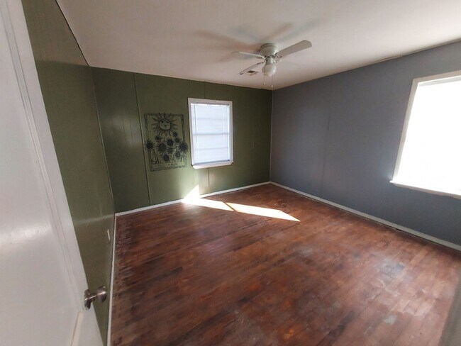 Building Photo - 3 bedroom 1 bath