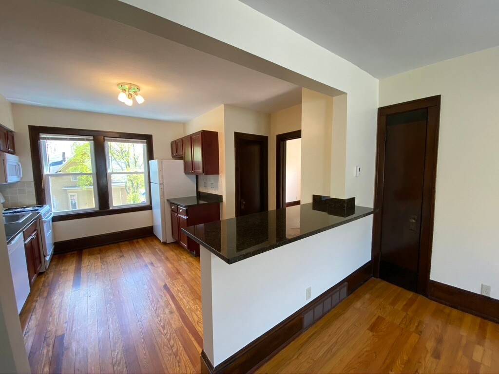 Building Photo - 1745 W 31st Pl