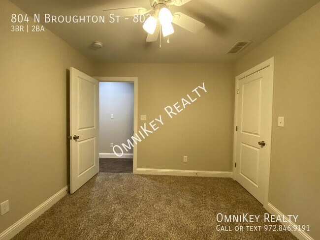 Building Photo - 804 N Broughton St
