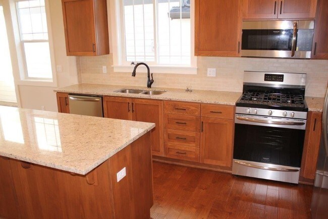 Building Photo - 15247 NW Rossetta St