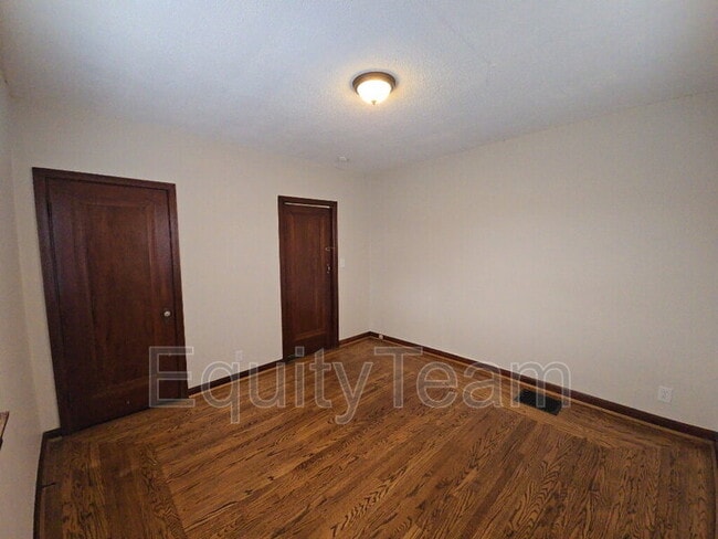 Building Photo - 4379 Ridgeview Ave