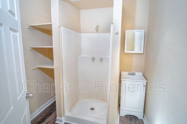 Building Photo - 125 Southolme Ave