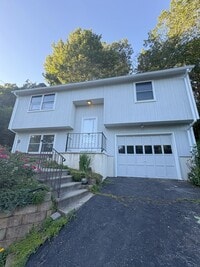 Building Photo - 136 Millard St