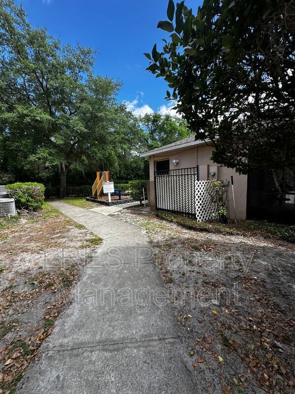 Building Photo - 2825 Cliffe Ct