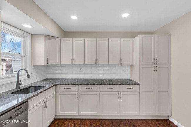 Building Photo - 404 9th Ave