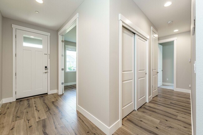 Building Photo - 8989 N Kale Cir