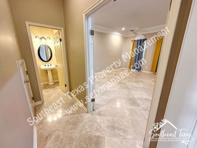 Building Photo - 4980 Littlewood Dr
