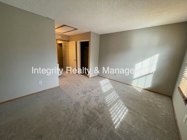 Building Photo - 2626 E Nichols Cir