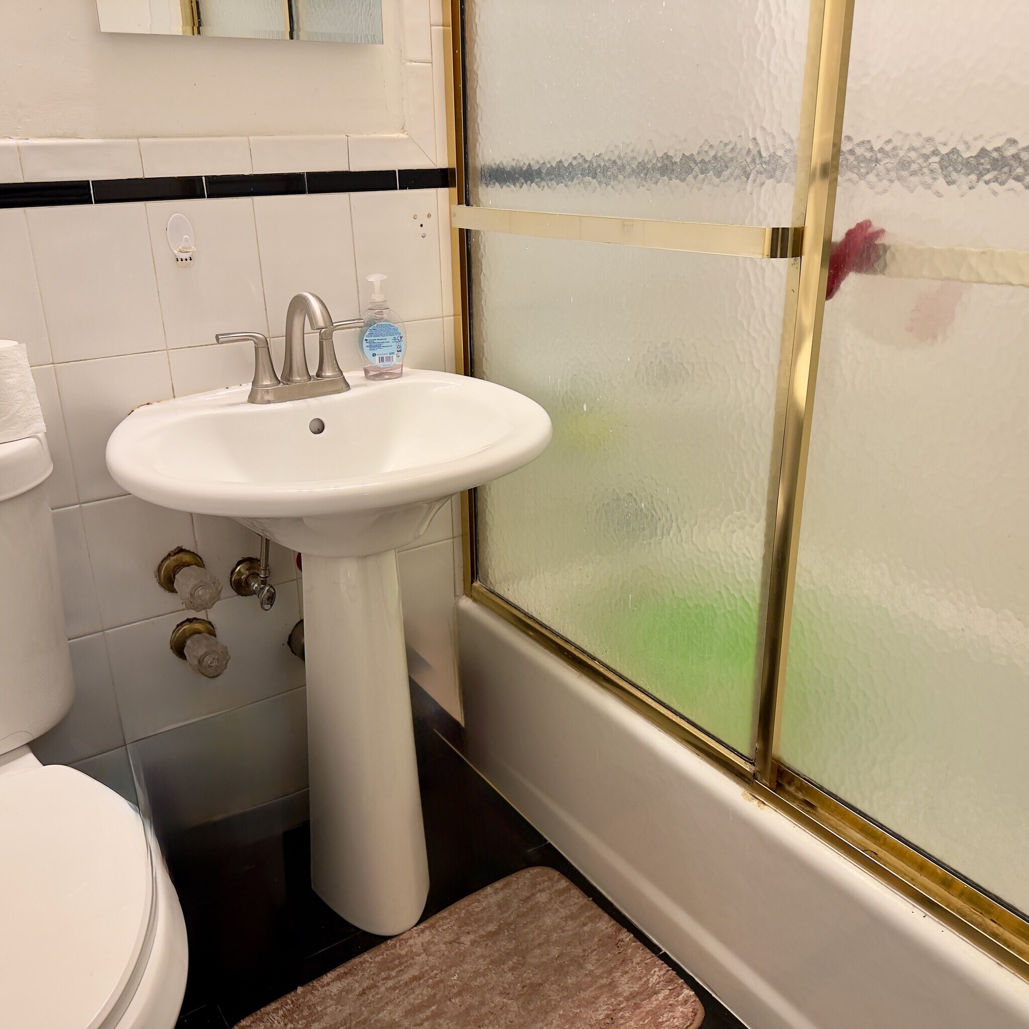 Building Photo - 225 Saint Pauls Ave