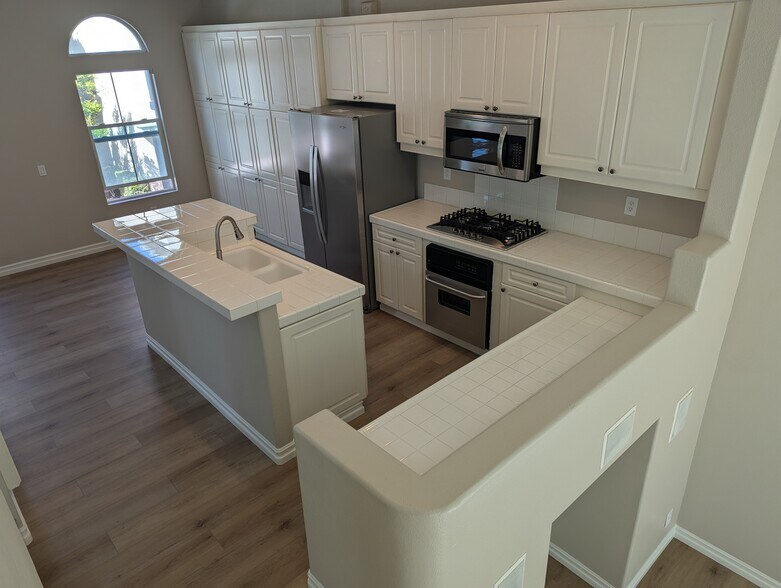 Building Photo - 211 Montana del Lago Dr