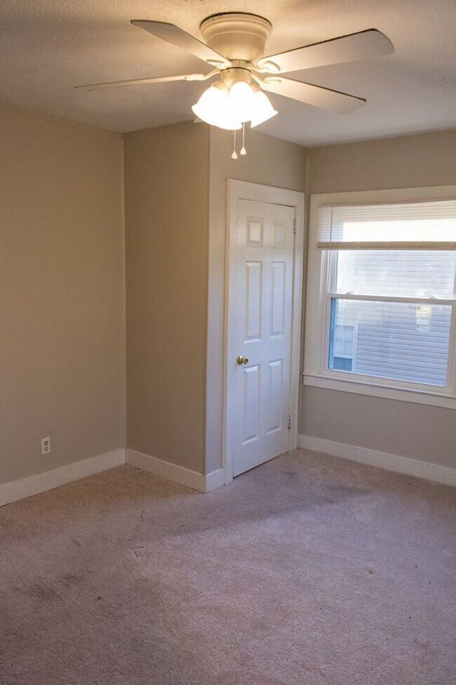 Building Photo - AVAILABLE NOW. $1300 PER MONTH. NEW STAINLESS STEEL APPLIANCES and UPDATES!!