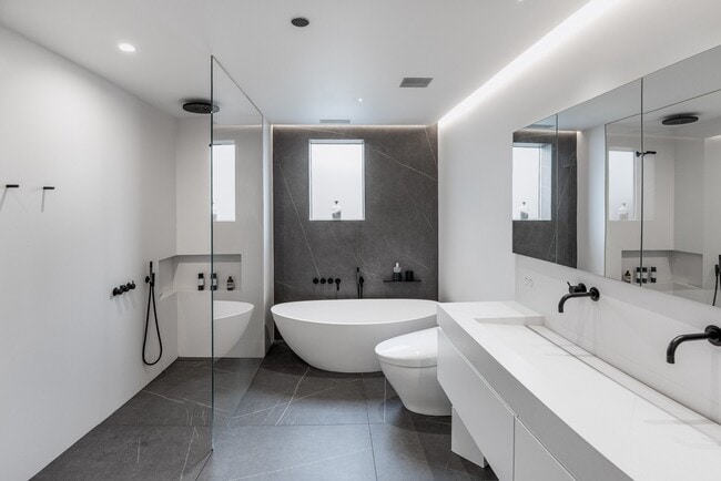 Building Photo - 1917 S Calumet Ave