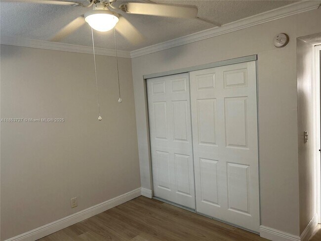 Building Photo - 9410 Live Oak Pl