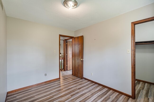 Building Photo - 2834 SE Glenside Ct