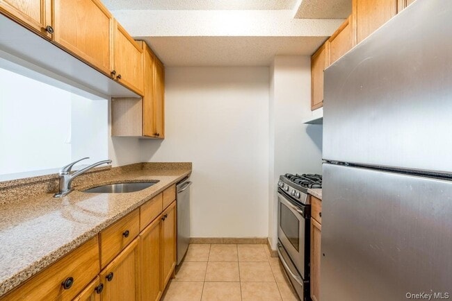 Building Photo - 4-74 48th Avenue Unit 4-V
