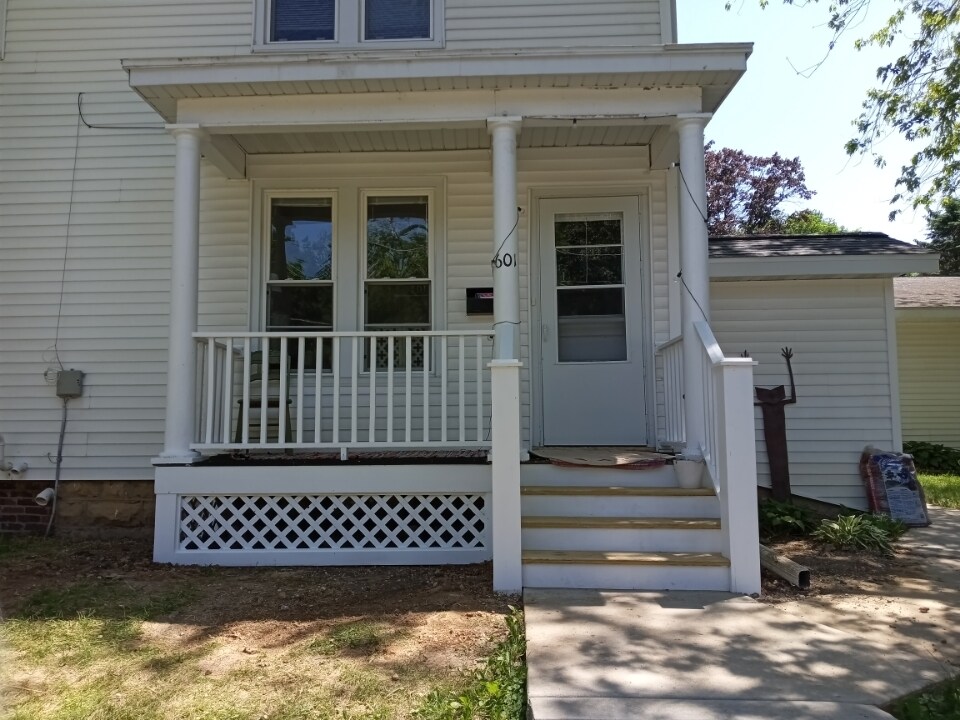 Building Photo - 601 South Academy Street