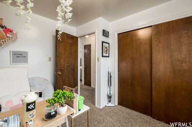 Building Photo - Golden Ridge Apartments