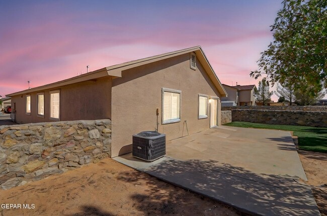 Building Photo - 14336 Desert Sage Dr