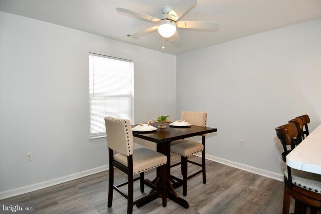 Building Photo - 10049 Meleen Dr