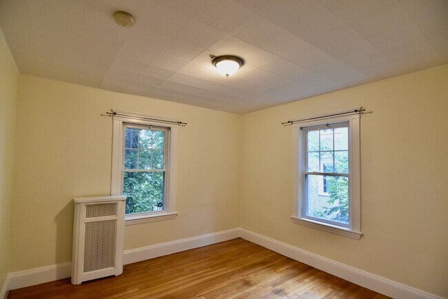 Building Photo - 9 Castlerock St