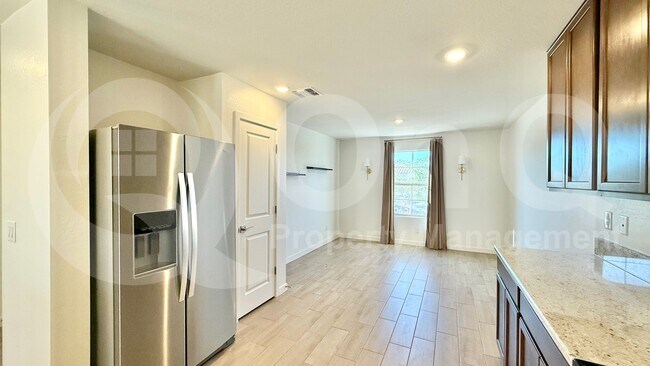 Building Photo - 1642 W Pima Ave