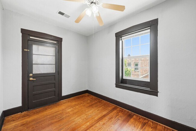 Building Photo - 511 Schirmer St