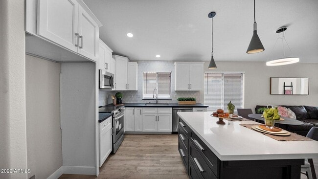 Building Photo - 5 bedroom 2 bath single level home in Peoria