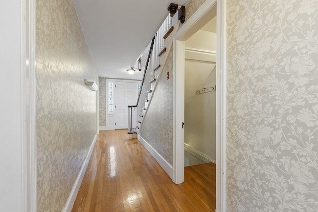 Building Photo - 14 Bacon St