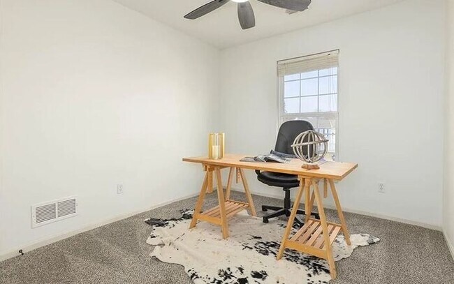 Building Photo - Spacious and Elegant 4 BR 3.5 BA Home in Olathe!