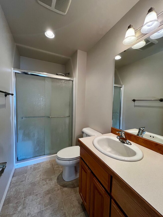 Building Photo - 8800 Midvale Rd