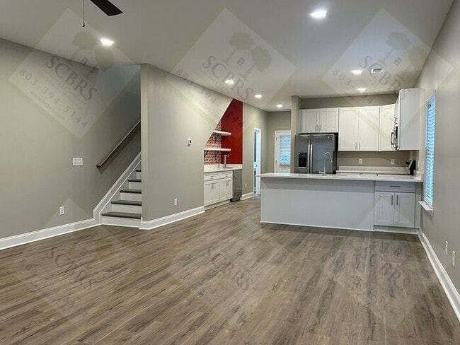 Building Photo - Modern 6-bedroom, 5-bath homes Just 8 Bloc...