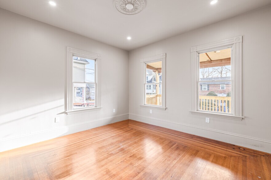 Building Photo - 62 Locust St