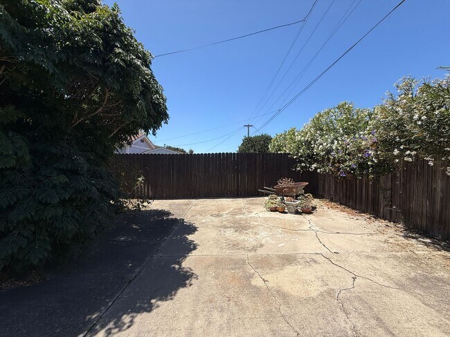 Building Photo - Centrally Located Orcutt Single Story Home