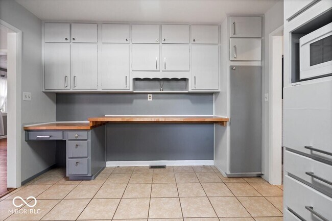 Building Photo - 10293 E County Rd 100 S