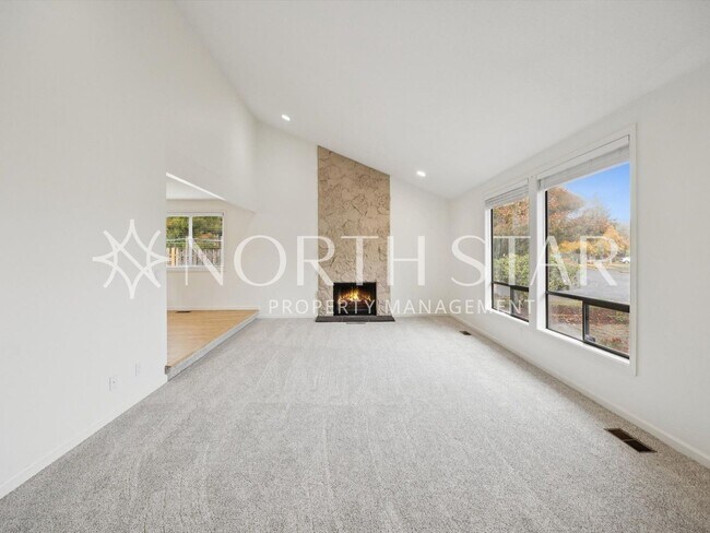 Building Photo - Beautifully Maintained Single-Level Home with Modern Touches