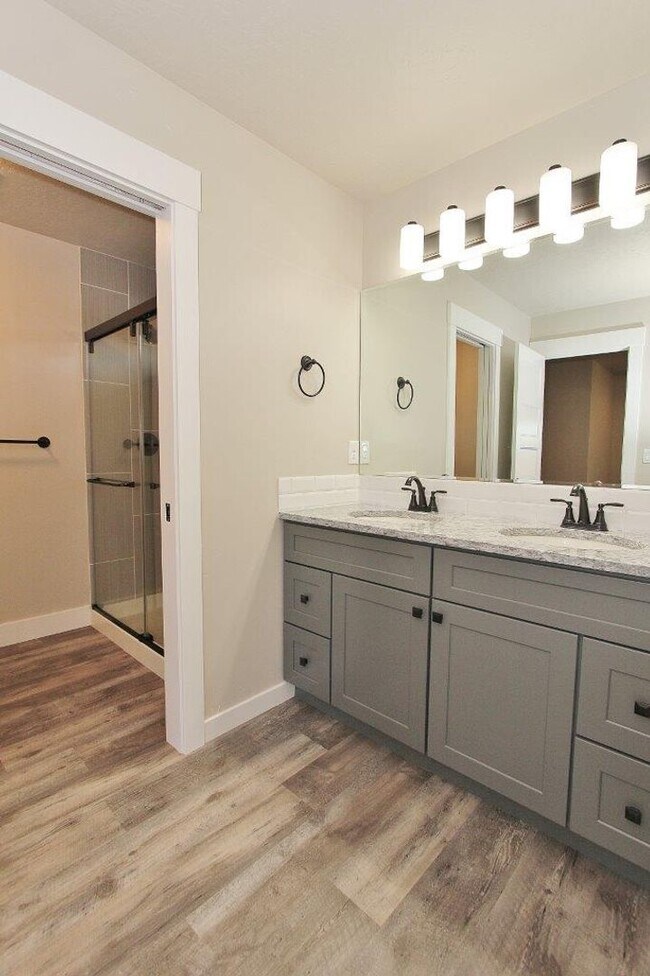 Building Photo - Immaculate North End Home